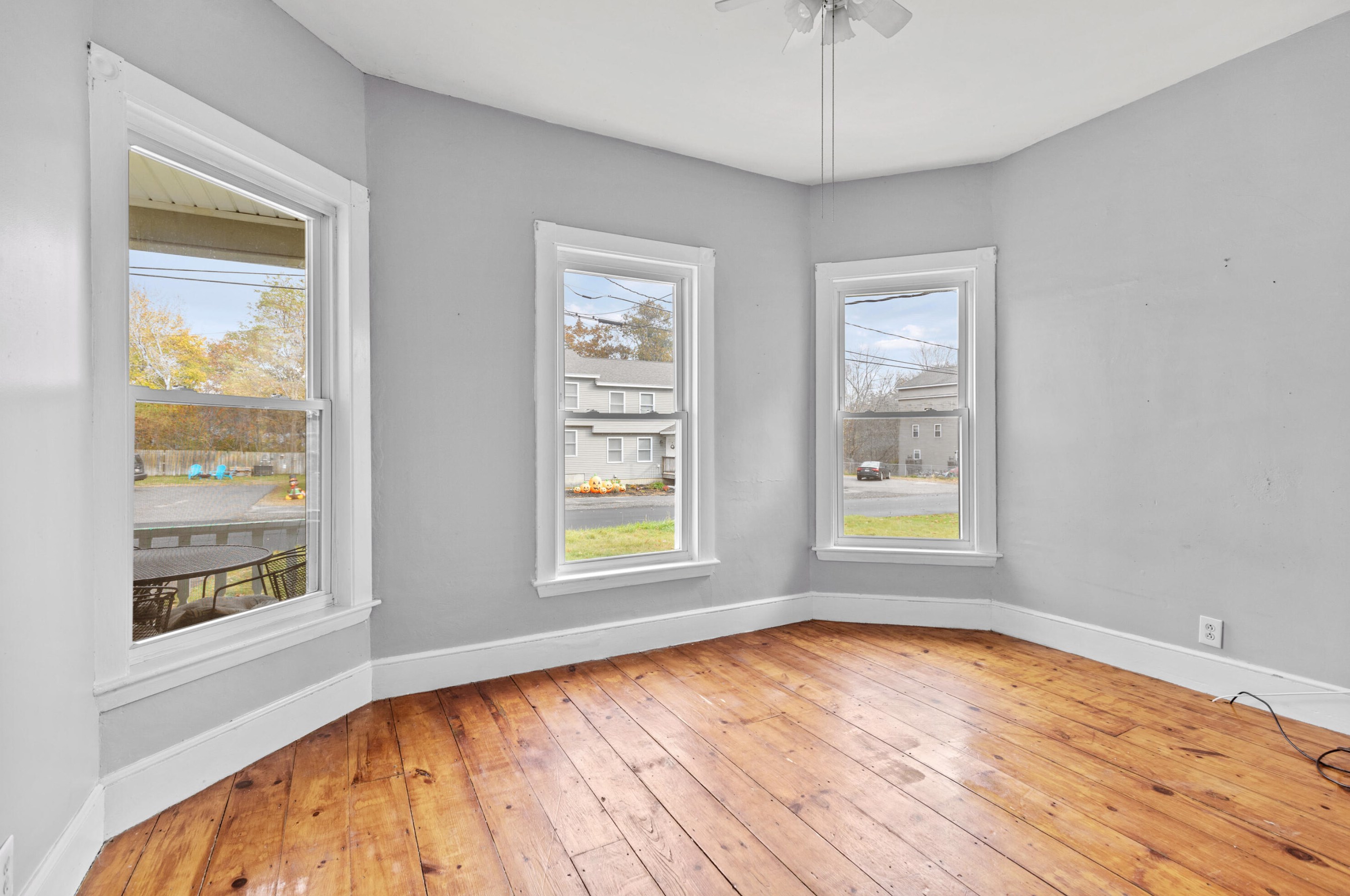 9 Maple St, Limerick ME  04048-3522 exterior