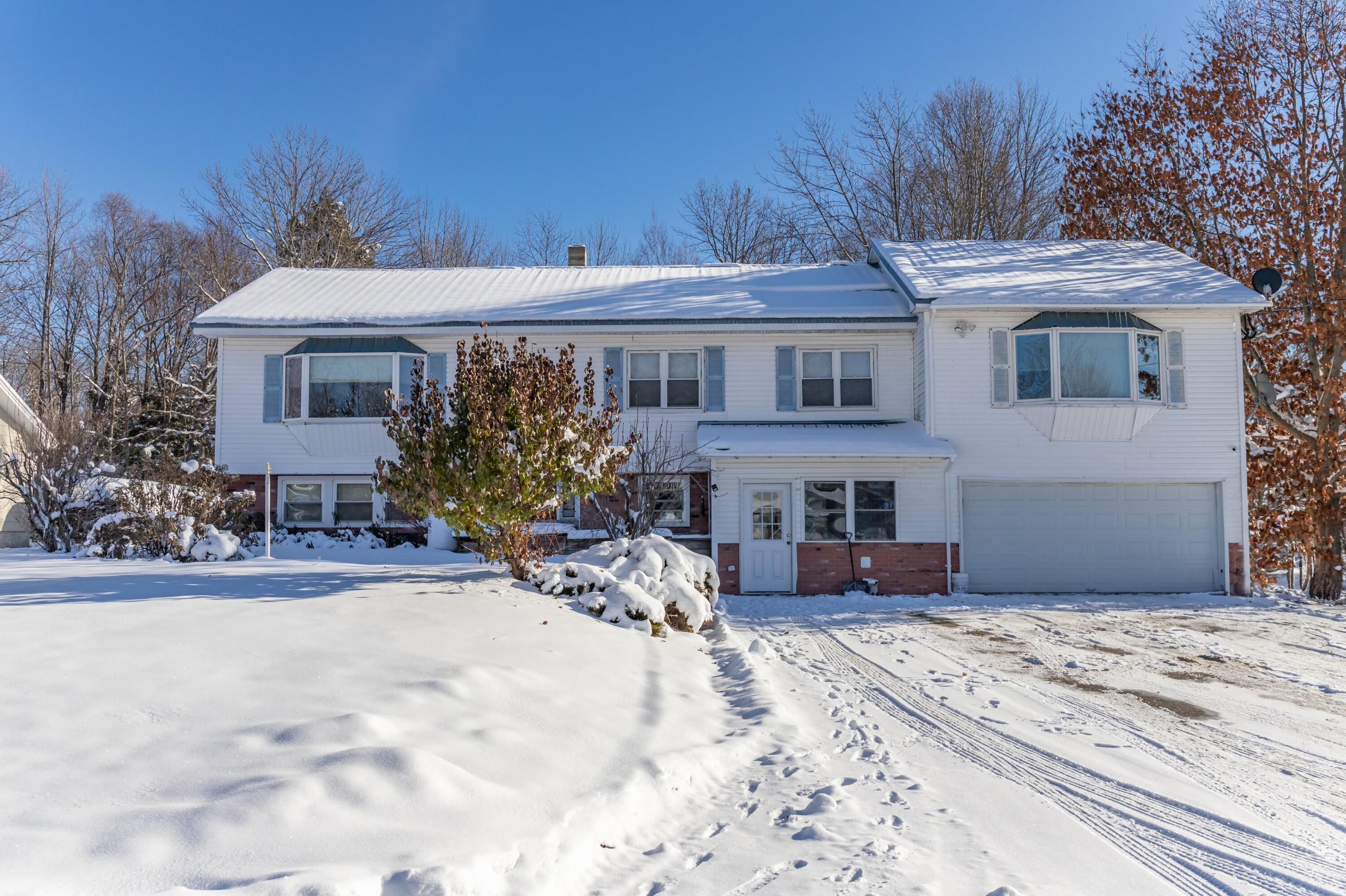 21 Independence Ln, East Millinocket, ME 04430 MLS 1579463 Coldwell