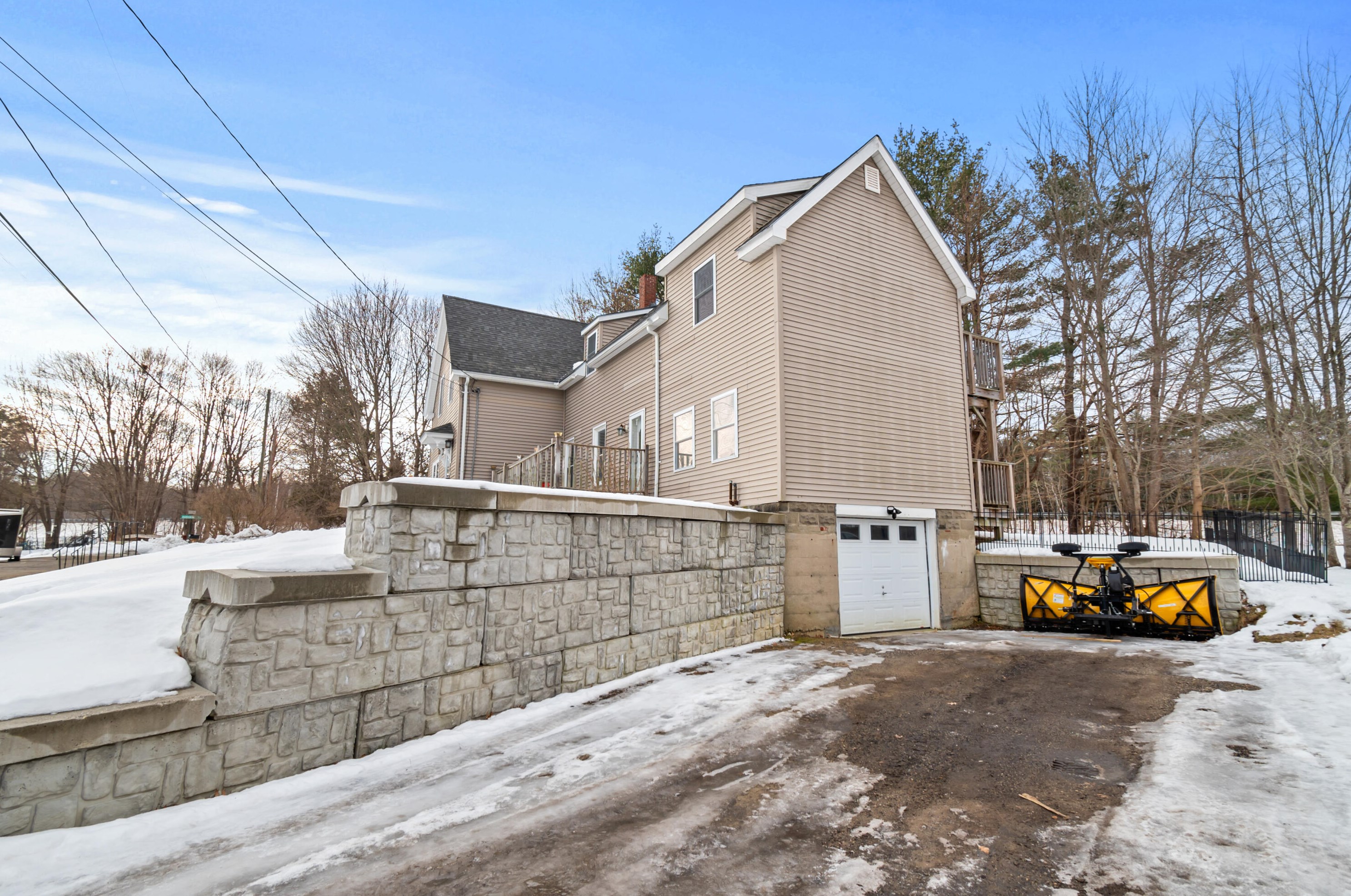 659 Pleasant St, Lewiston ME  04240-3914 exterior