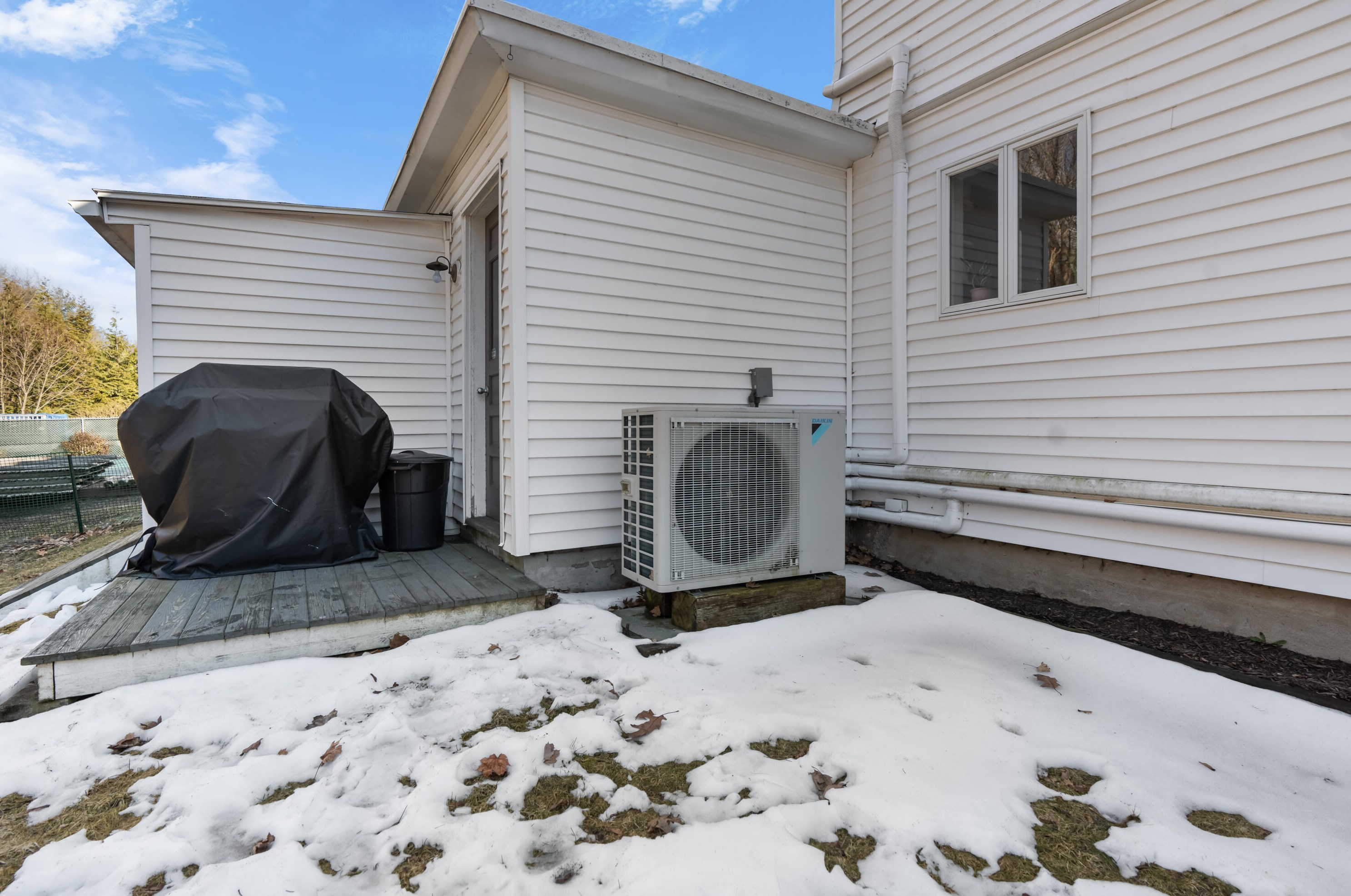 16 Brooks Ave, Lewiston ME  04240-5902 exterior