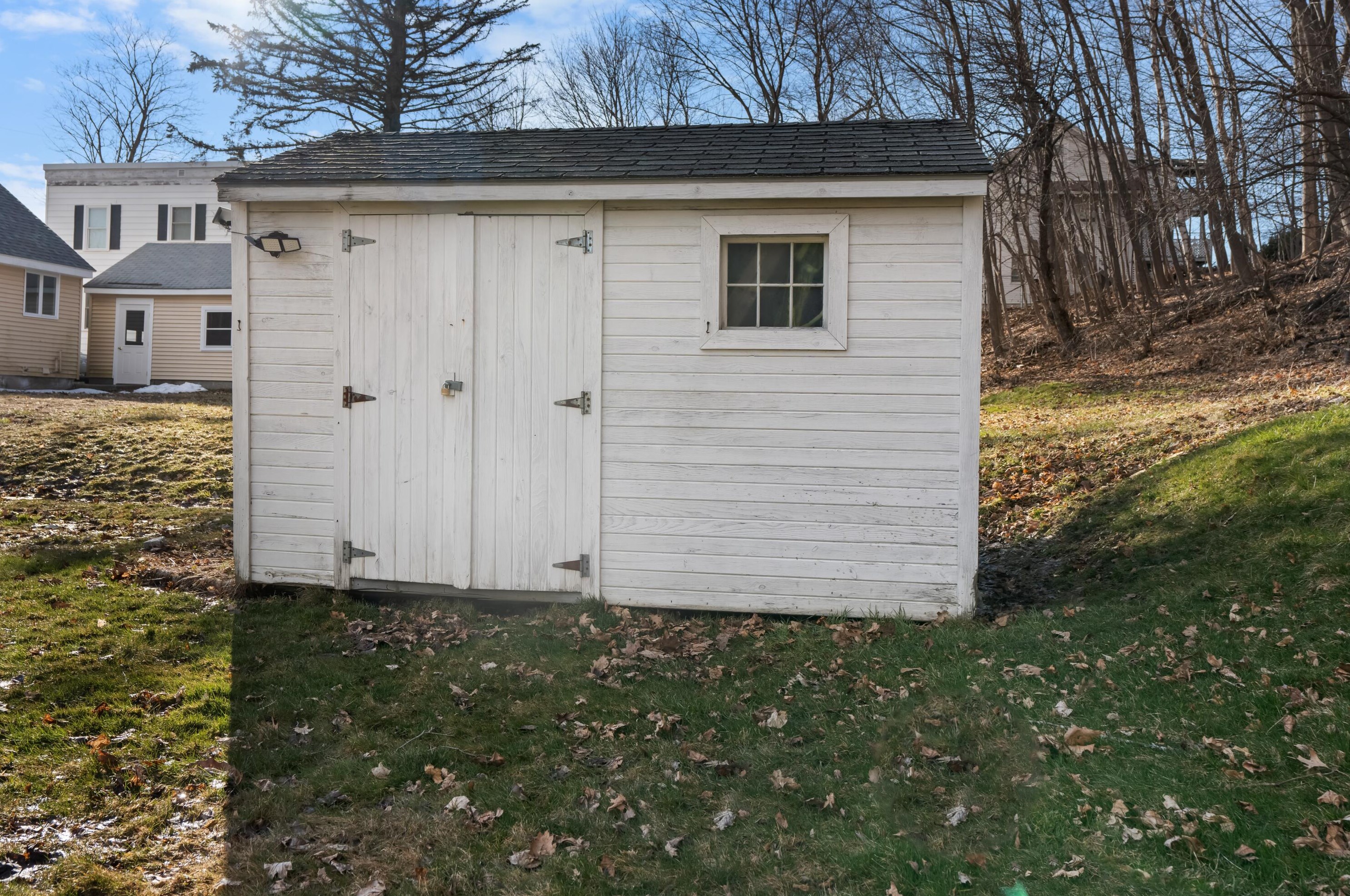 16 Brooks Ave, Lewiston ME  04240-5902 exterior