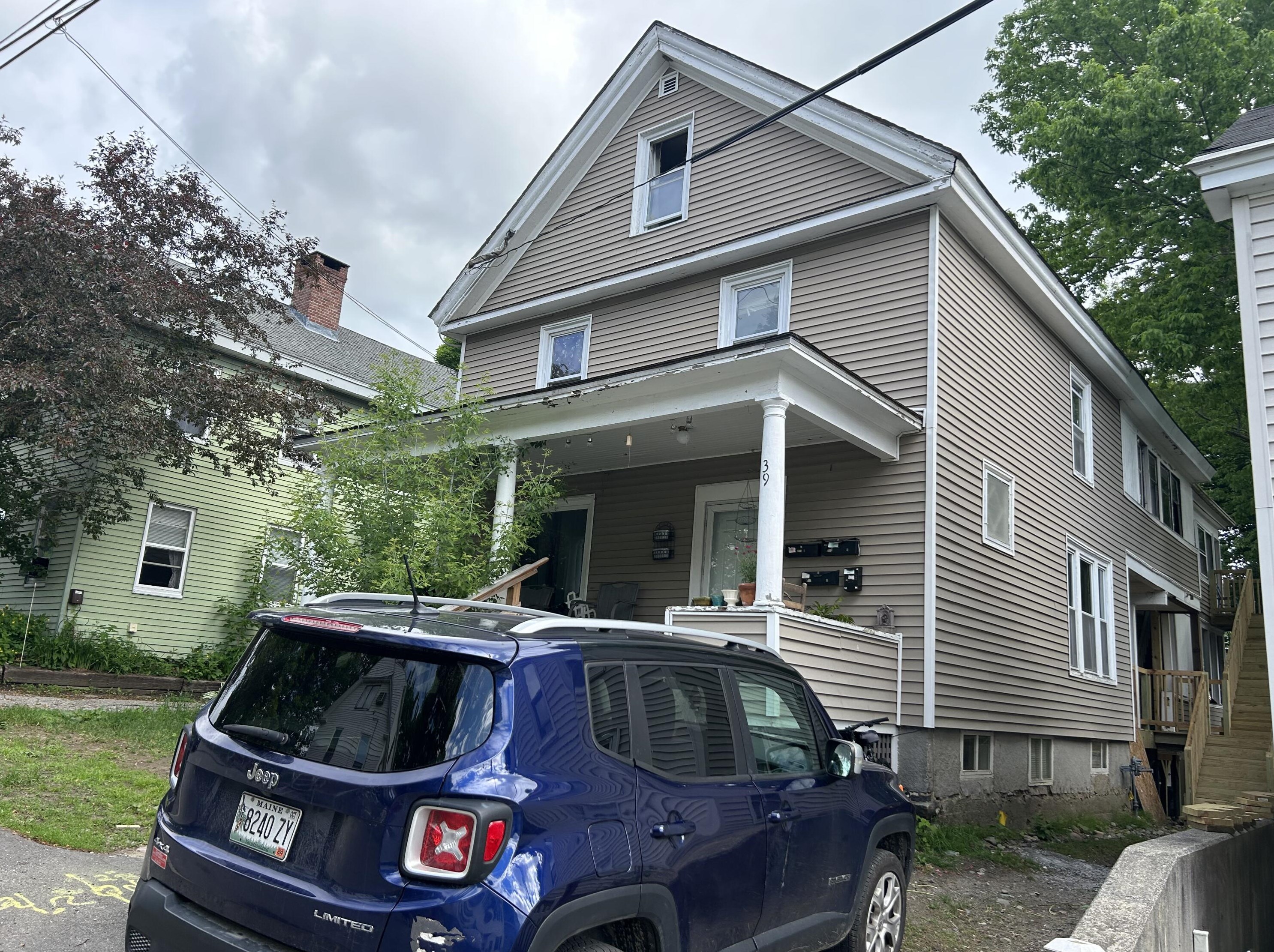 39 Oak St, Augusta, ME 04330