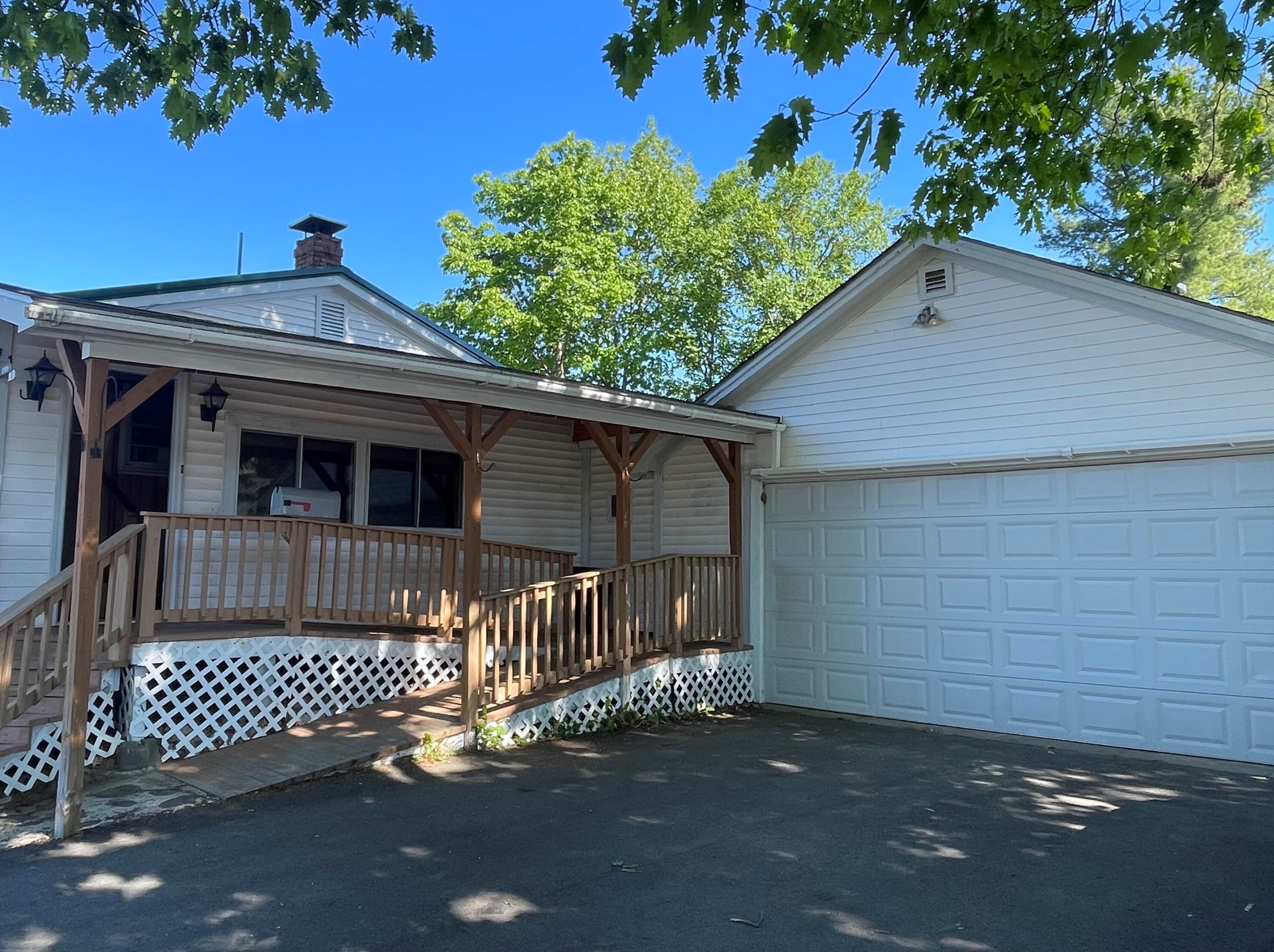 5 North St, East Millinocket ME  04430-1253 exterior