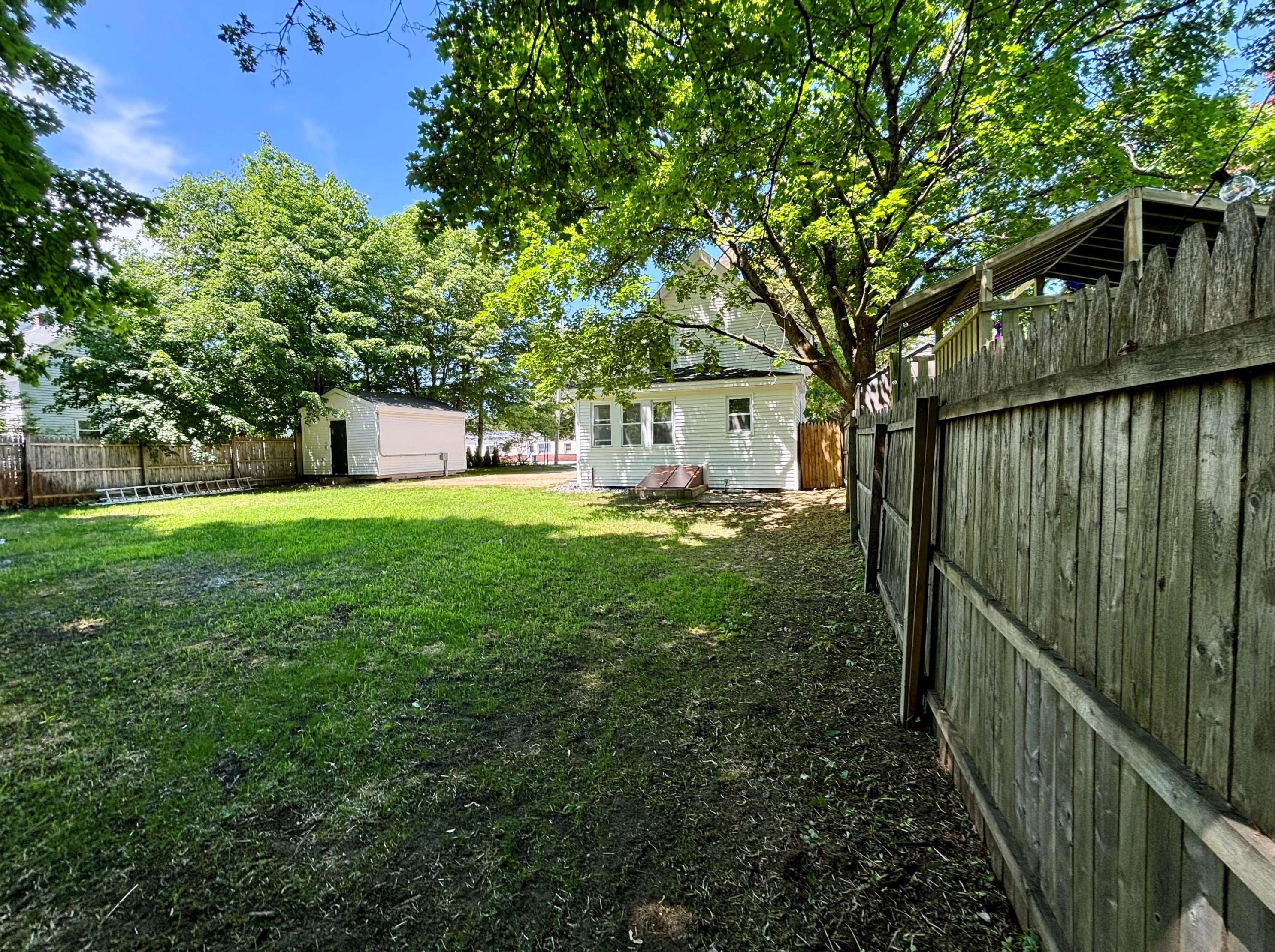 3 Pleasant St, Lisbon ME 04252-1620 exterior