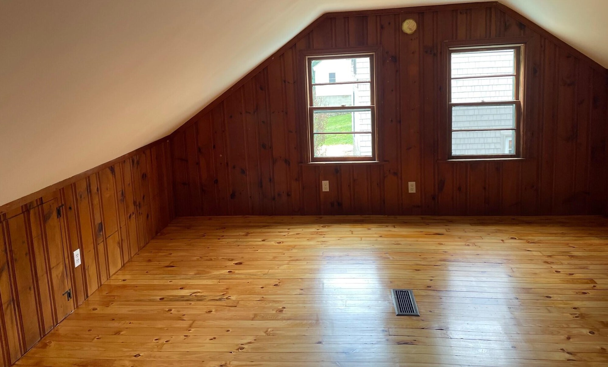 77 Middle Rd, Portland ME  04105-1820 exterior