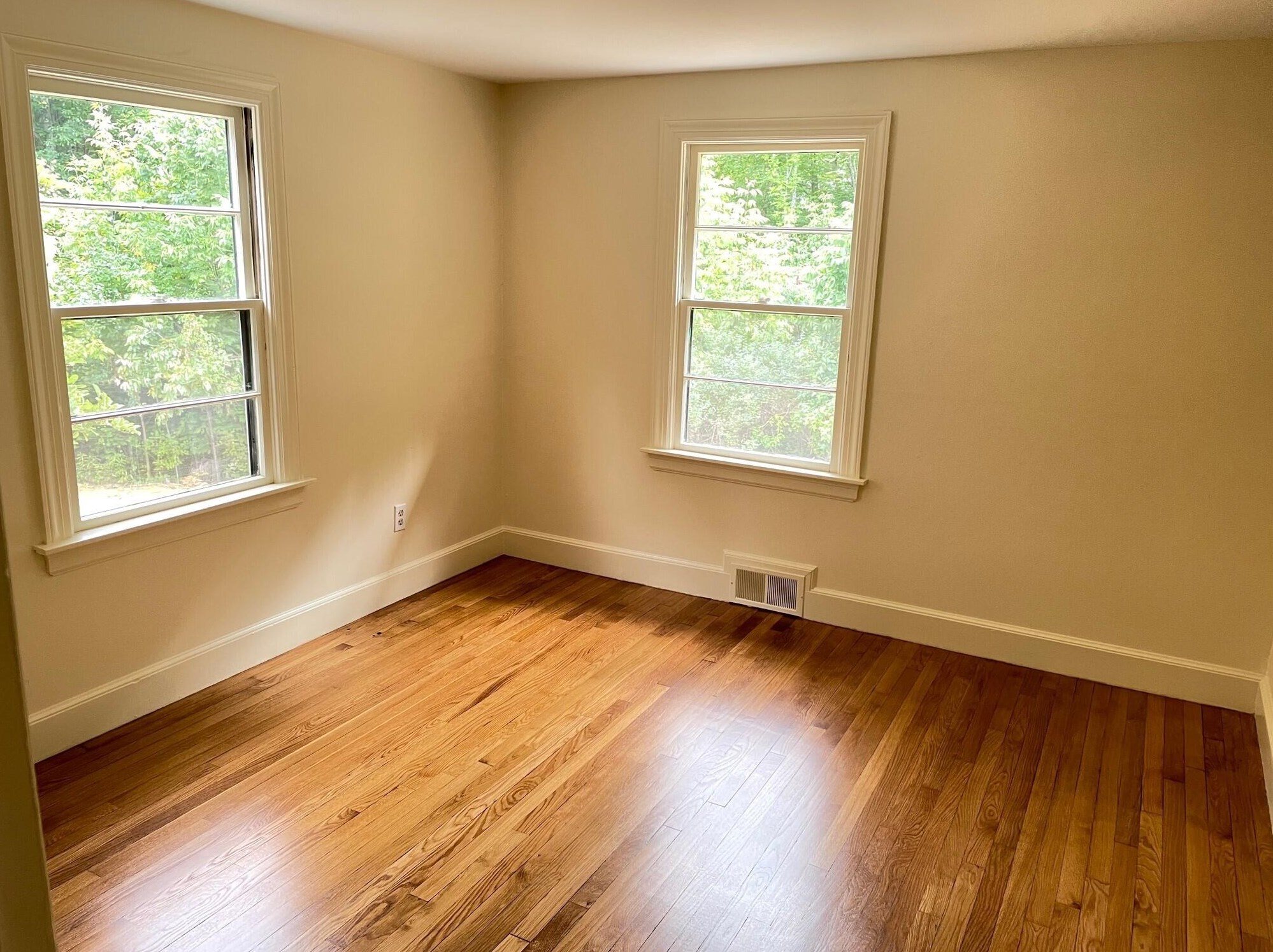 77 Middle Rd, Portland ME  04105-1820 exterior