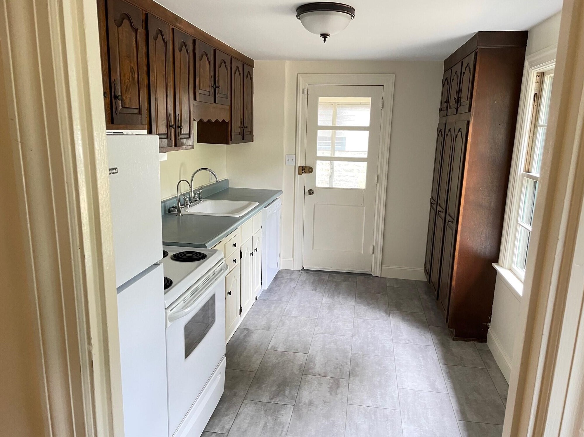 77 Middle Rd, Portland ME  04105-1820 exterior