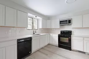 121-123 Oak Hill Rd, Auburn, ME 04210 - Photo 5