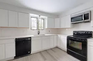 121-123 Oak Hill Rd, Auburn, ME 04210 - Photo 3