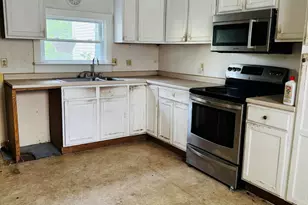 156 Railroad St, Clinton, ME 04927 - Photo 17