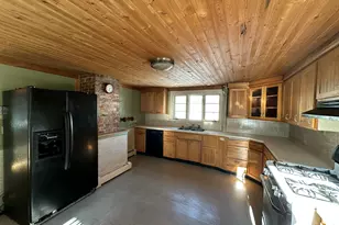 17 Elm St, Houlton, ME 04730 - Photo 3