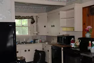 39 Pleasant St, Skowhegan, ME 04976 - Photo 7