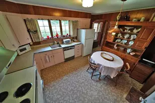 33 Pleasant St, Houlton, ME 04730 - Photo 9