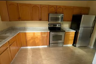 32 Spring St, Gardiner, ME 04345 - Photo 3