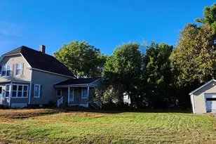 17 Bates St, Millinocket, ME 04462 - Photo 3