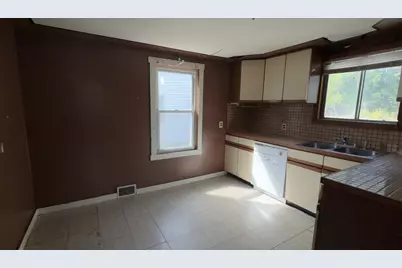 947 Sabattus Street, Lewiston, ME 04240 - Photo 5