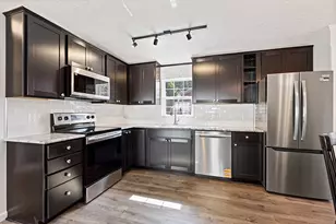 19 Purchase St, Rockland, ME 04841 - Photo 3