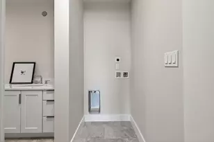 53 Carleton St, Portland, ME 04102 - Photo 33