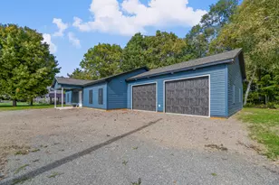 410 Peltoma Ave, Pittsfield, ME 04967 - Photo 3