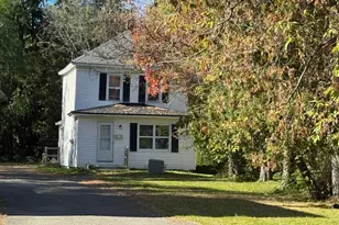 35 Dyer St, Presque Isle, ME 04769 - Photo 3