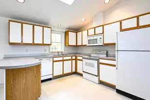 10 Jeffrey Ave, Saco, ME 04072 - Photo 9