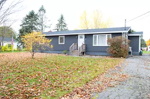 30 Cottage St, Fairfield, ME 04937 - Photo 3