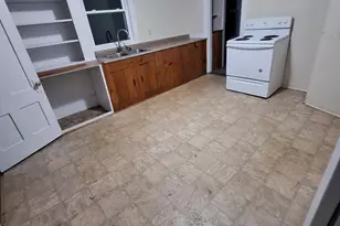 14 Dinsmore St, Skowhegan, ME 04976 - Photo 9