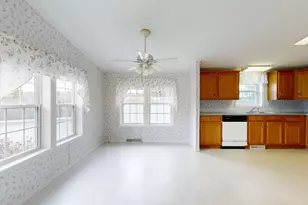 26 Fox Run Dr, Lewiston, ME 04240 - Photo 5