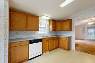 26 Fox Run Dr, Lewiston, ME 04240 - Photo 9