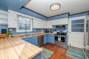 2 Wainwright Ave, Kittery, ME 03904 - Photo 9