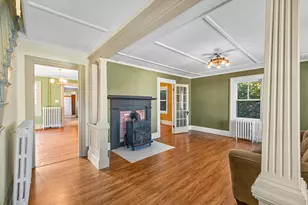 84 Pleasant St, Rockland, ME 04841 - Photo 3