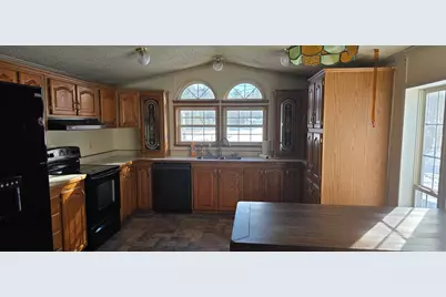 10 E Oxford Road, Oxford, ME 04270 - Photo 5