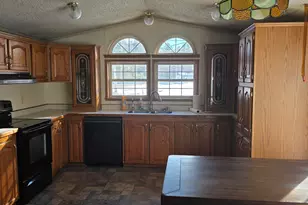 10 E Oxford Rd, Oxford, ME 04270 - Photo 5