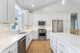 13 Blueberry Ln, Old Orchard Beach, ME 04064 - Photo 9