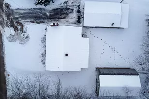 31 Edwards St, Lincoln, ME 04457 - Photo 5