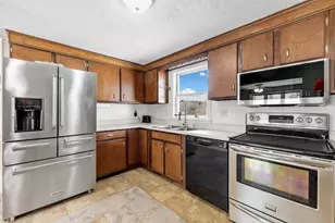 18 Plymouth Dr, Biddeford, ME 04005 - Photo 9