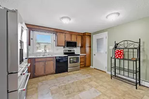 18 Plymouth Dr, Biddeford, ME 04005 - Photo 7