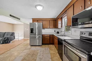 18 Plymouth Dr, Biddeford, ME 04005 - Photo 11