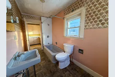 10 Lindsay Street, Lincoln, ME 04457 - Photo 9