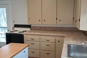 17 Burleigh St, Waterville, ME 04901 - Photo 3