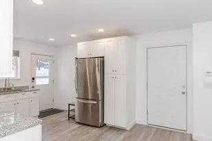 508 Essex St, Dover Foxcroft, ME 04426 - Photo 9