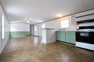 18 Purington Ave, Mechanic Falls, ME 04256 - Photo 11