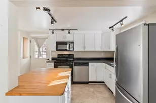 737 Commercial St, Rockport, ME 04856 - Photo 11