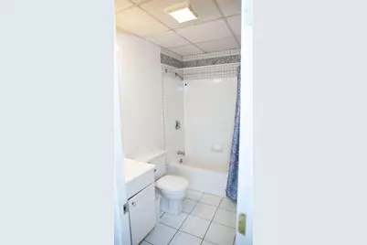 136 W Grand Avenue, Old Orchard Beach, ME 04064 - Photo 15