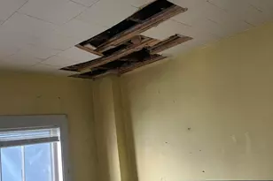 90 Oak St, Lewiston, ME 04240 - Photo 13