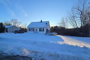 122 Meadow Ln, Farmington, ME 04938 - Photo 3
