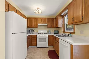 20 Jamestown Ct, South Portland, ME 04106 - Photo 9