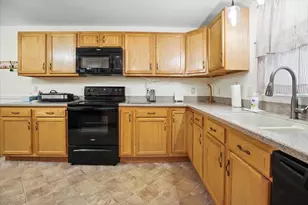 24 Clifford St, Mechanic Falls, ME 04256 - Photo 23