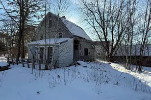 9 Daggett St, Milo, ME 04463 - Photo 3