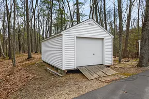 8-10 Bayview Ln, Kittery, ME 03904 - Photo 9